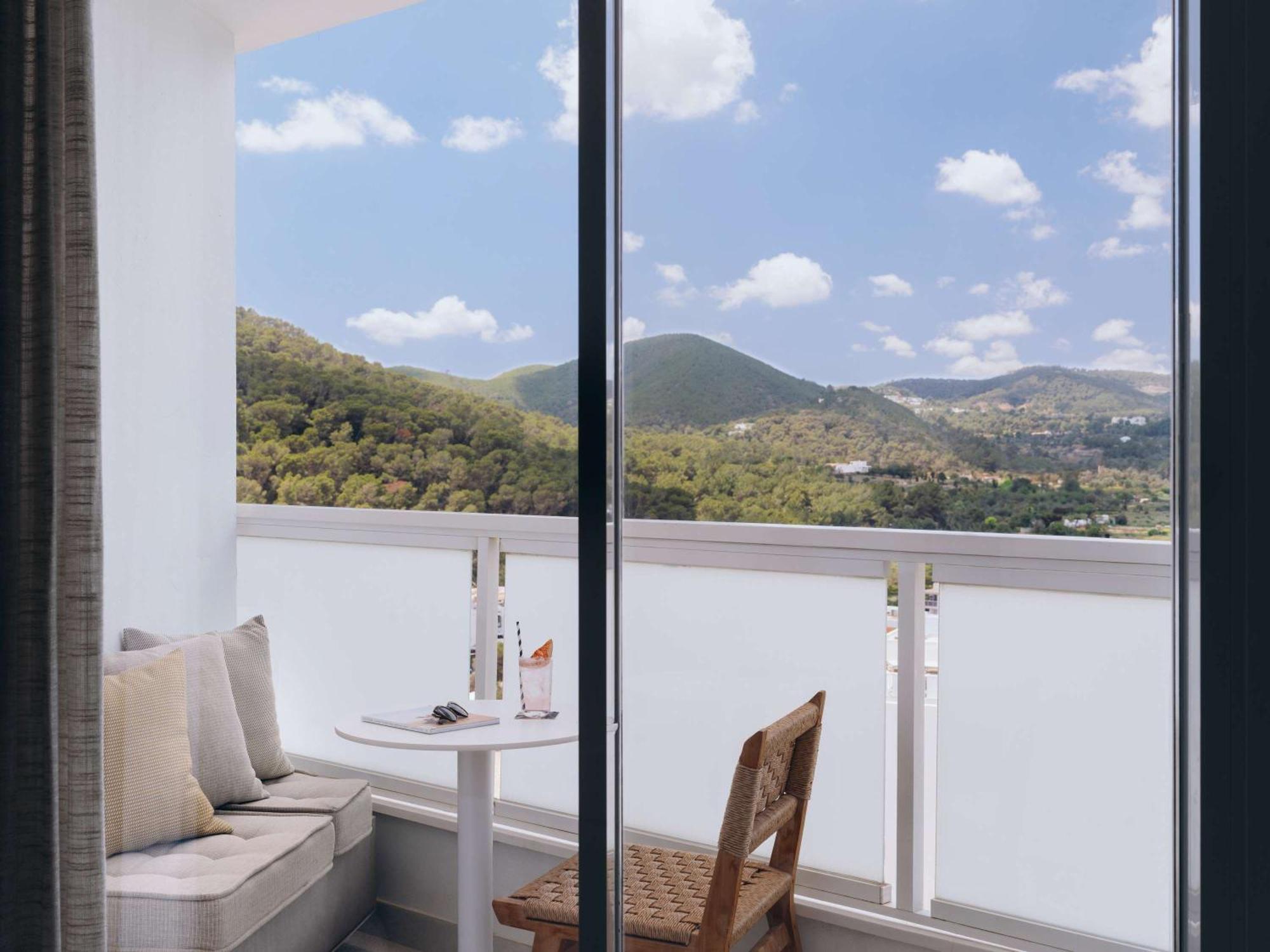 Hotel Mondrian Ibiza Cala Llonga  Esterno foto